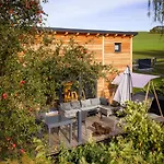 Tinyhousebeidresden Mit Fasssauna Unser Groesstes Winziges Haeuschen Fuer Bis Zu 7 Personen, Kaminofen, Grosse Terrasse - Naehe Saechsische Schweiz - Von Juni - September Mindestmietzeit 1 Woche Sa-sa בית נופש